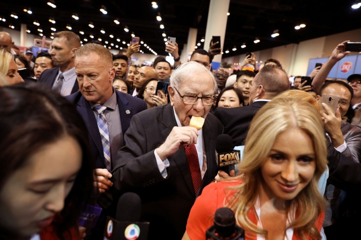 Warren Buffett consolida a era das assembleias virtuais