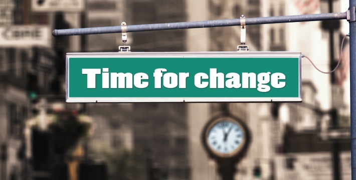Placa 'time for change', mudanças