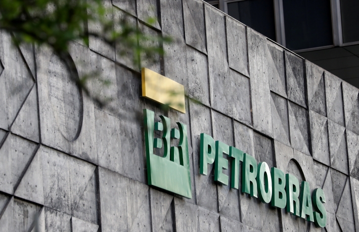 Apesar da crise política, Petrobras lidera ações favoritas da Bolsa