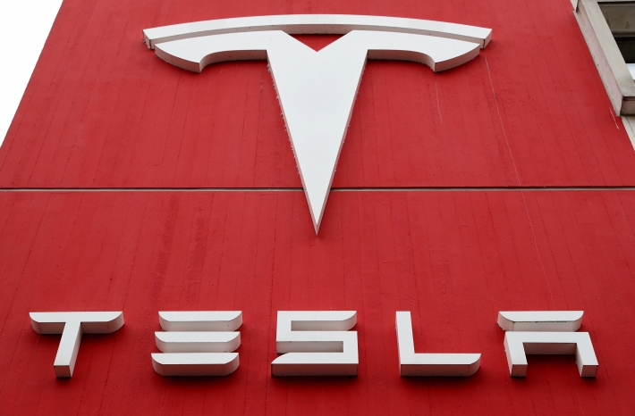 Tesla planeja fabricar veículo elétrico sem volante