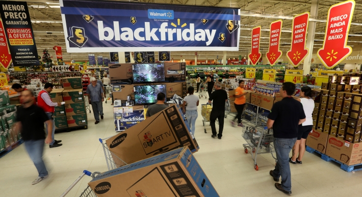 Walmart reverte prejuízo e tem lucro acima do esperado no trimestre