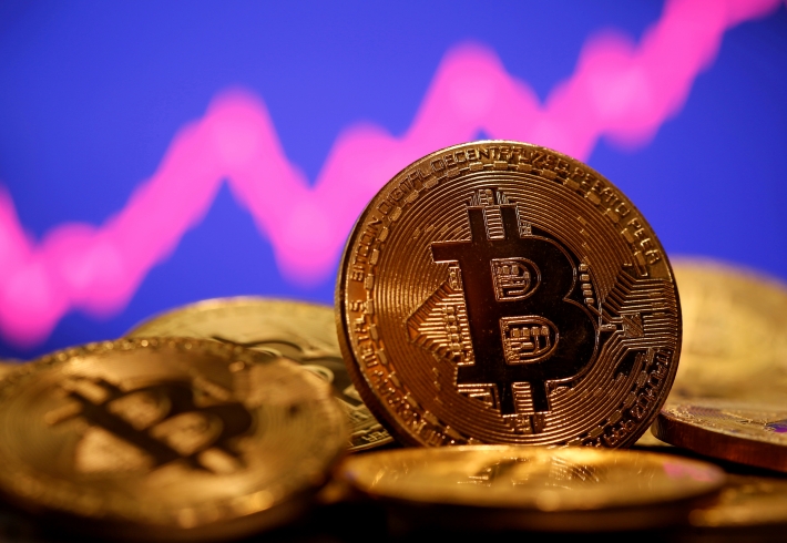 Bitcoin bate novo recorde e atinge US$1 trilhão em valor de mercado