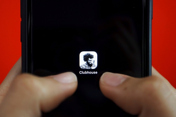 Clubhouse: o que você deve saber sobre o aplicativo social de áudio