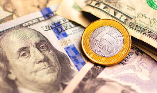 Chegou a hora de ‘apostar’ na valorização do real contra o dólar?