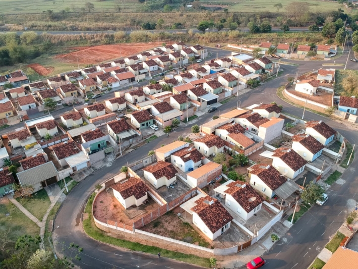 Imagem panorâmica aérea de um complexo residencial 