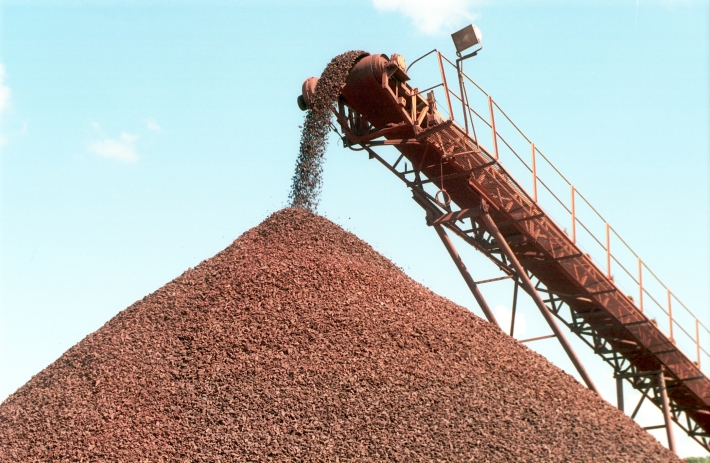 Minério de ferro salta quase 7% após aumento de tarifas na Índia