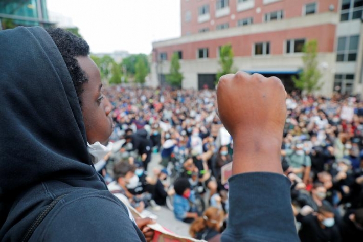Movimento Black Lives Matter perde dinheiro e é alvo de críticas