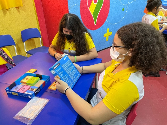 Jogo de tabuleiro leva educação empreendedora a escolas públicas